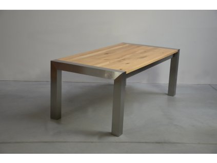 Rozkládací jídelní stůl z masivního dubového dřeva (délka 300 cm, šířka 120 cm, výška 80 cm)