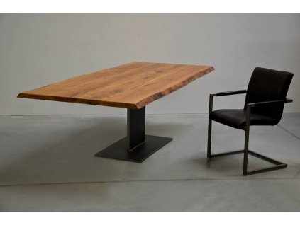 Jídelní stůl z dubového masivu (délka 300 cm, šířka 80 cm, výška 80 cm)
