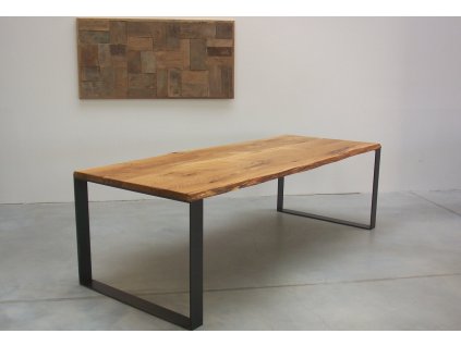 Dubový jídelní stůl s rámem z oceli