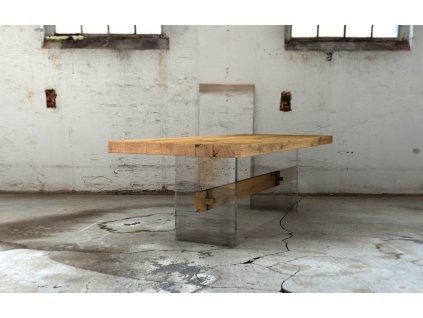 Designový jídelní stůl z dubového masivu v kombinaci s líci z akrylového skla