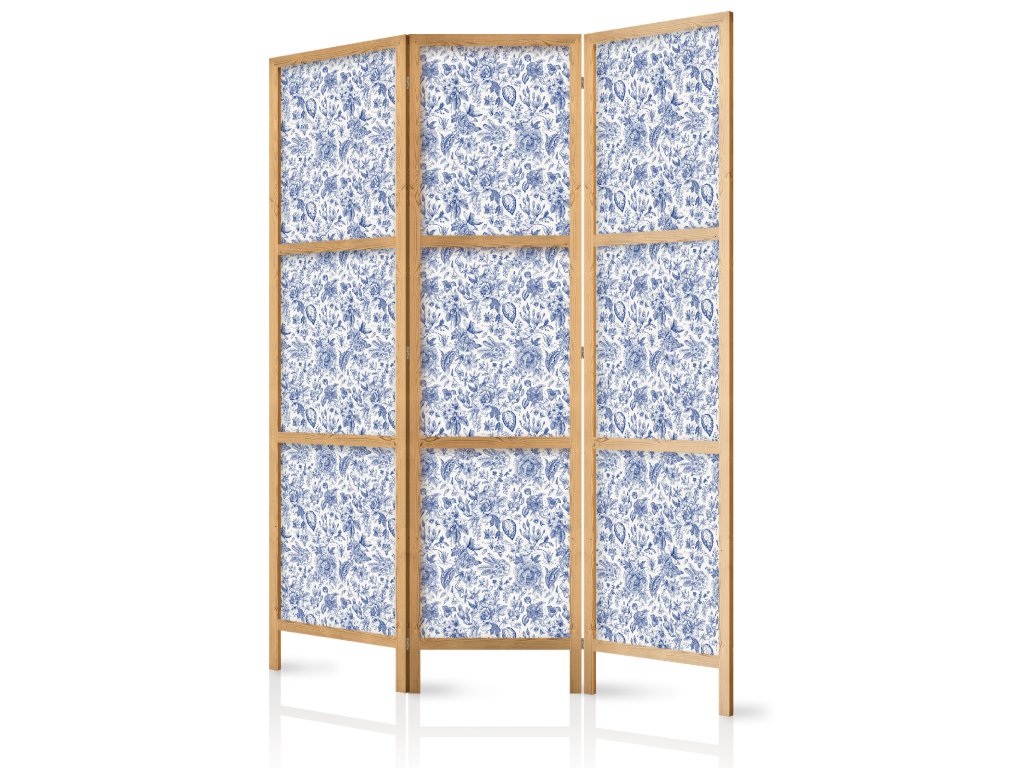 Japonský paraván s modrobílým květinovým vzorem ve vintage stylu – elegantní dekorace pro romantické interiéry.
