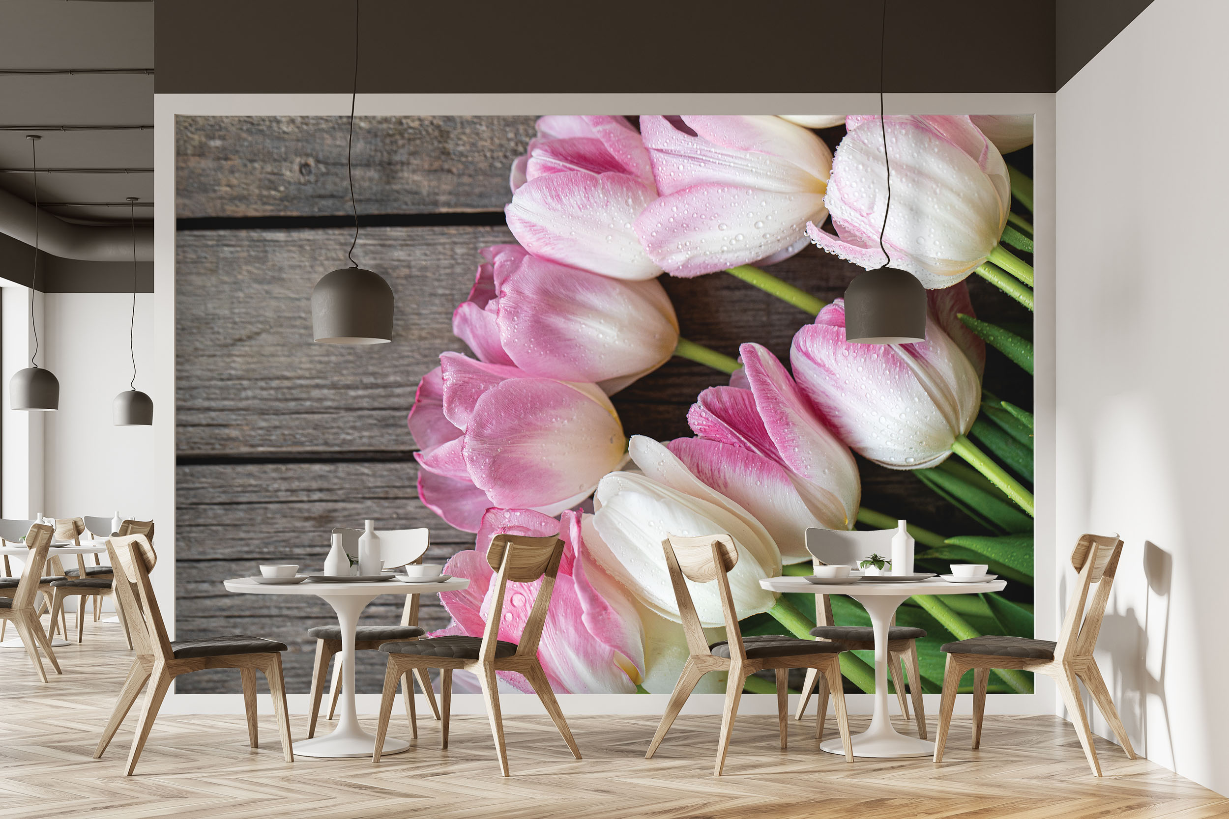 Tapeta Zaostřené tulipány na dřevě Vel (šířka x výška): 144 x 105 cm