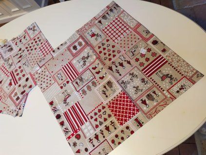 Středový ubrus  - Vánoční patchwork na režné