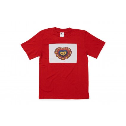 Červené tričko s barevným srdcem