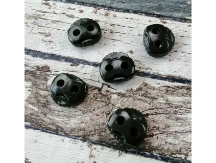 Brzdička velká, dvě dírky, temně khaki (vzhled černá)