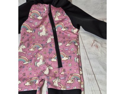 Rostoucí kombinéza softshellová, zimní s flísem, Jednorožci na starorůžové