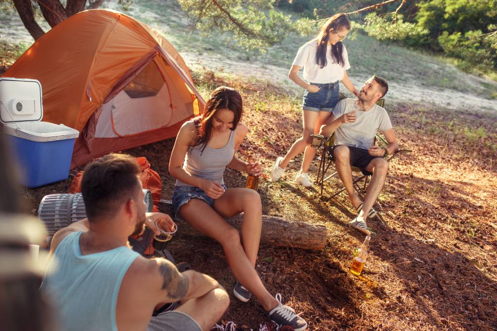 Milujete víkendy v kempu? Poradíme vám, jak uchovat jídlo i bez ledničky