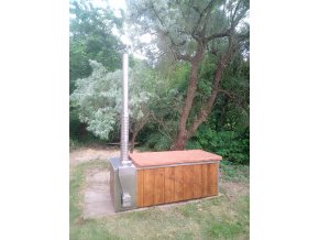 Koupací vana s peletovými kamny