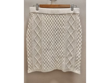 Pletená sukně s copánky