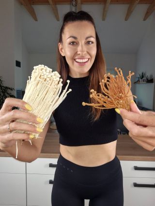 Enoki bude patřit mezi mé oblíbené houby už do konce života 🤤 Postupně vám ukážu i další možnosti zpracování 👌 Jinak...