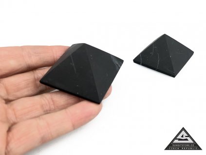 PYRAMIDA 4 CM NELEŠTĚNÁ