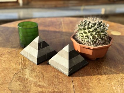 PYRAMIDA ZEBRA 10 CM