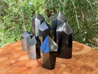 Nově jsme přidali šungitové krystaly ve velikostech 5, 7, 10 cm. Krystal může být užíván pro odstínění elektromagnetického...