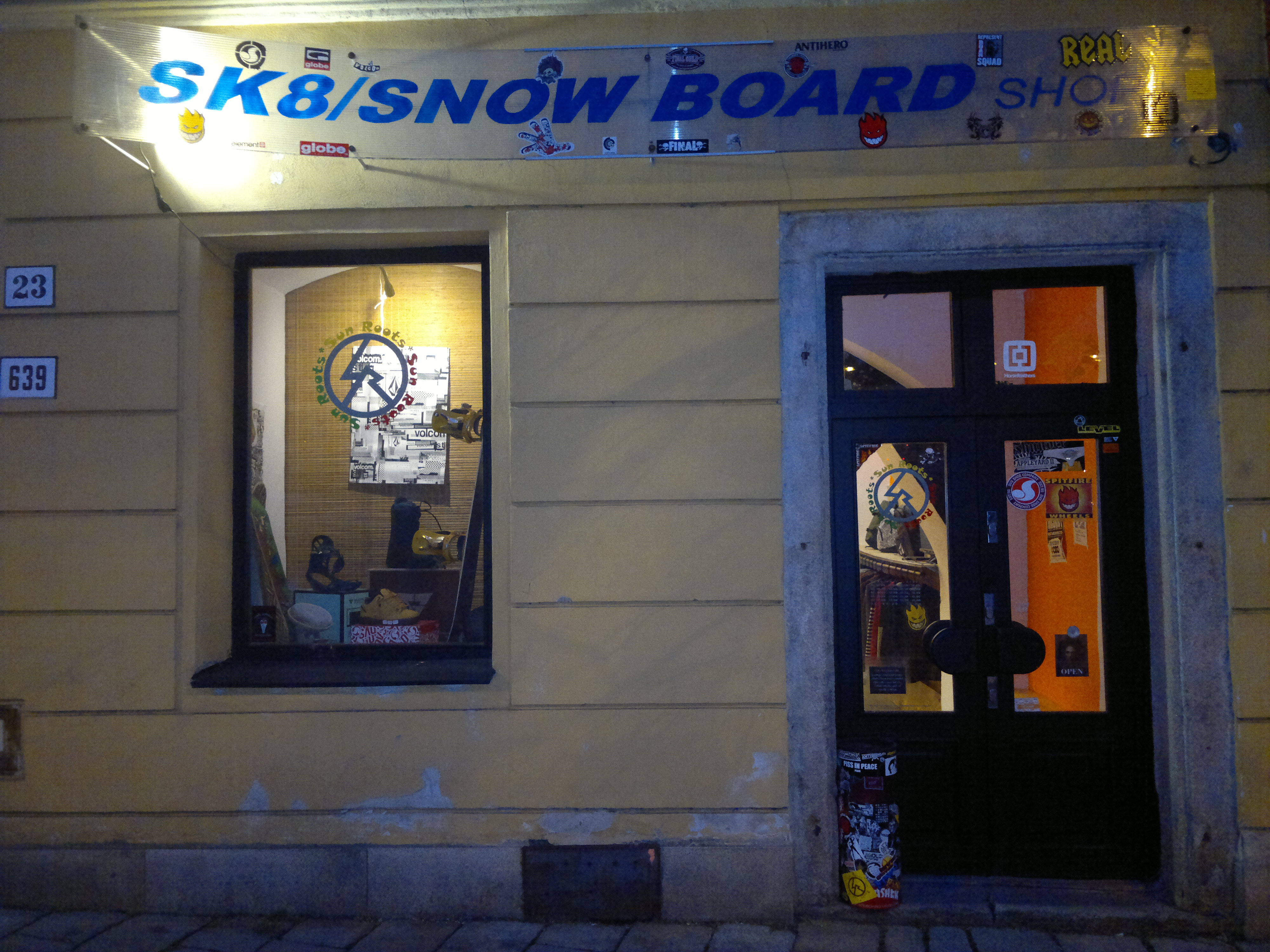 Kamenný Skate shop 2