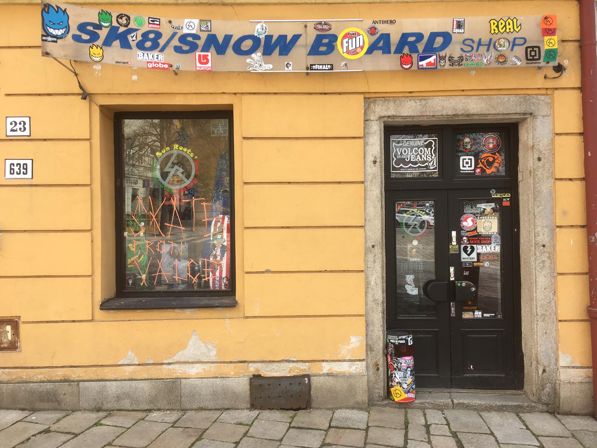 Kamenný Skate shop