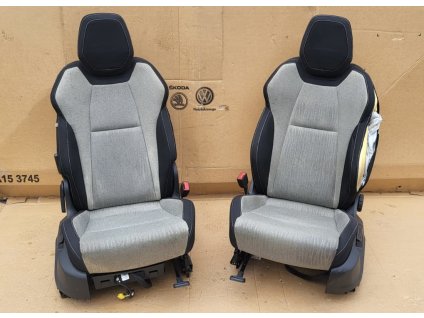 200684 7 wnętrze skoda karoq latka