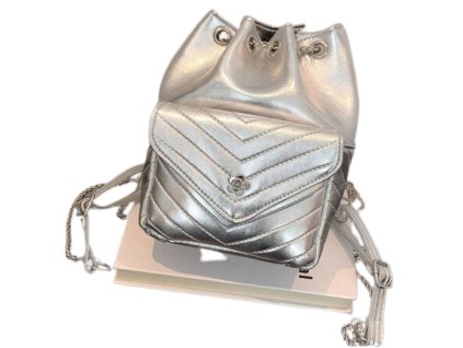 stříbrný batoh