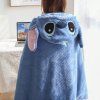 Přikrývka Stitch s kapucí modrá
