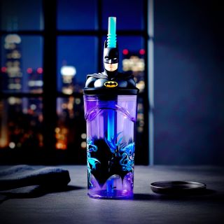 SUPER-HRACKY.cz🦇 Malý fanoušek Batmana? Tenhle kelímek si zamiluje! Stylový 3D Batman kelímek s brčkem, který děti nadchne...