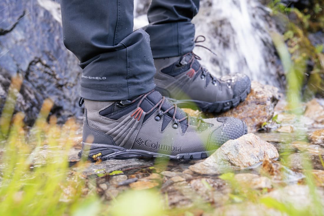 Kedy dominuje vysoká a kedy nízka turistická obuv