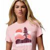 Ruby Springs™ Graphic Fitted SS Ruby Springs™ Graphic Fitted Dámske Tričko Krátky Rukáv - Pink Sand, Get Hiked