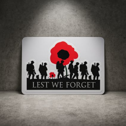Samolepka na auto Lest We Forget 12×7 cm – vlčí mák, silueta vojáků, Den válečných veteránů