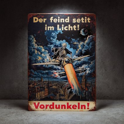 Retro plechová cedule WWII zatemnění 1940 „Der Feind sieht dein Licht! Verdunkeln!“ (Nepřítel vidí tvoje světlo! Zatemni!), 30×20 cm