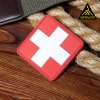 PVC 3D nášivka se symbolem první pomoci. Rozměr 5×5 cm červené pozadí