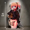 Anime samolepka na auto – dívka se zbraní, vinyl 10×16 cm rozměry