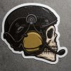 Vinylová samolepka Taktická lebka s helmou a headsetem 15×15 cm na auto, motorku i notebook