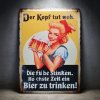 Retro plechová cedule Oktoberfest – „Der Kopf tut weh…“ (bavorská servírka), 30×20 cm