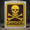 Výstražná vinylová samolepka DANGER (NEBEZPEČÍ) – lebka a zkřížené hnáty, 13×15 cm na auto, sklo, notebook, motorku