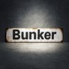 Retro plechová cedule BUNKER (BUNKR) – WW2 kovový street sign 40×10 cm