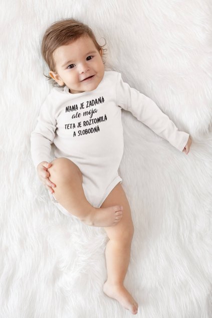 long sleeve onesie mockup of a happy baby lying over a soft cloth m978 (3)