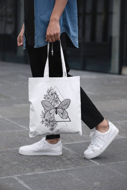 cropped face mockup of a man holding a tote bag in the street 29424 (1)