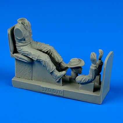 34151 1 1 32 usaf us army tow tractor driver