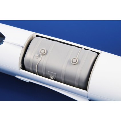 20147 1 1 48 gloster meteor f mk 8 9 main fuel tank