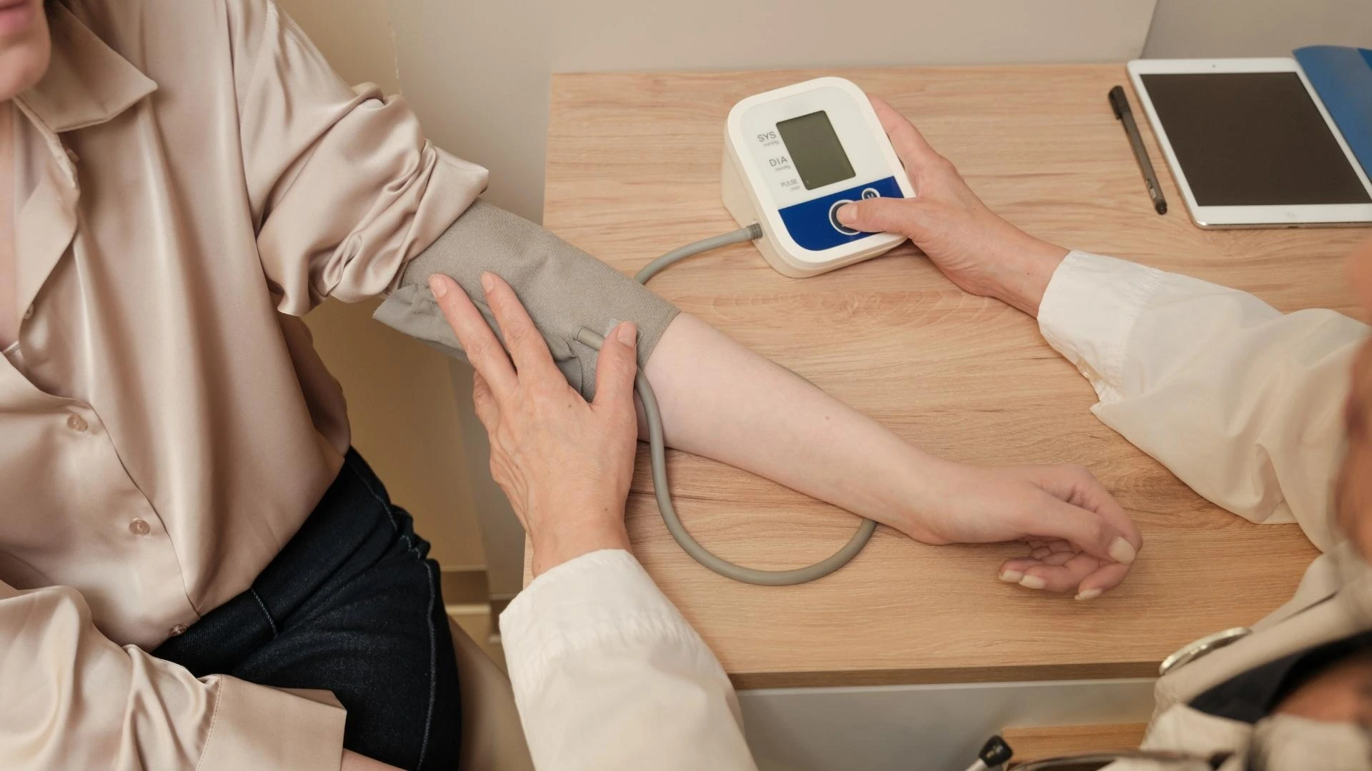 Nízký tlak v létě: Když teplo vyčerpává víc, než si myslíte