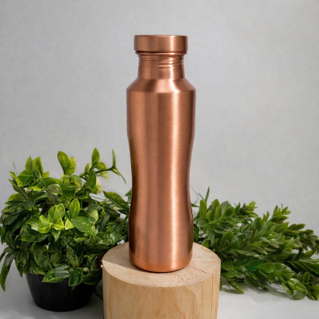 Fľaša na vodu z čistej medi, zakrivená, matne leštená ± 950 ml