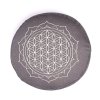 13211 yogi yogini naturals meditacny vankus dizajn kvet zivota mandala sivy z bielej organickej bavlny 1ks