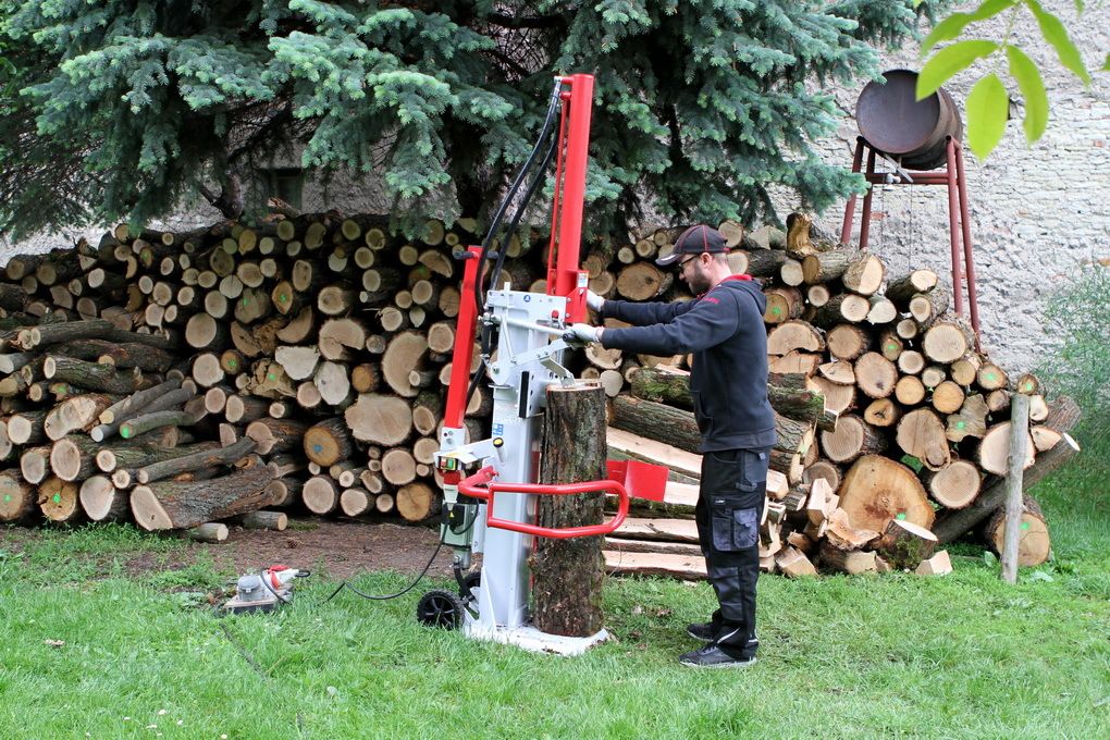 Štiepačka na drevo VARI 11 ton _ 400V V 4523