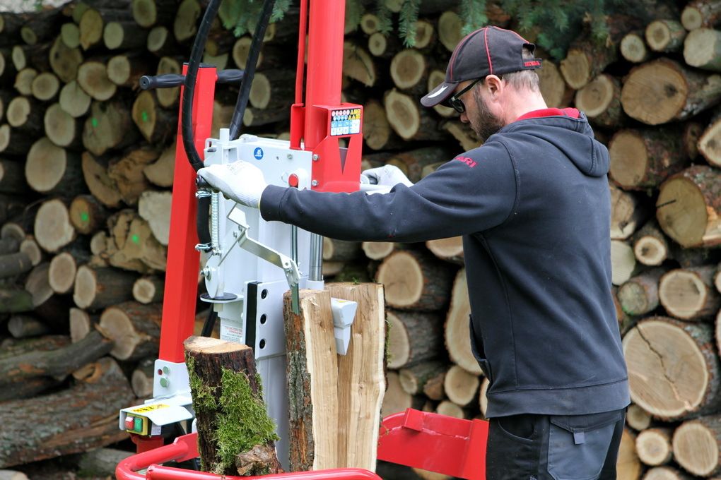 Štiepačka na drevo VARI 11 ton _ 400V V 4523