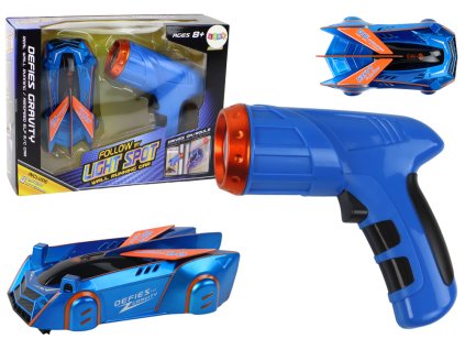 Sportovní vůz jezdící po stěnách a stropě s modrým laserem