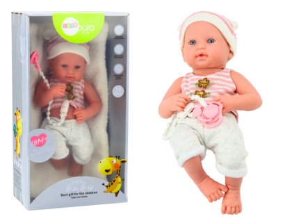 Panenka v bílém a růžovém oblečení, čepička, dudlík a deka