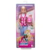 Panenka Barbie v jezdeckém oblečení s růžovou přilbou Jockey
