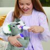 FurReal Interaktivní maskot medvídek Koala Kristy s chrastítkem 45+ zvuků a reakcí