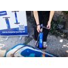 Fukanie Paddleboardu rucnou dvojcinnou pumpou