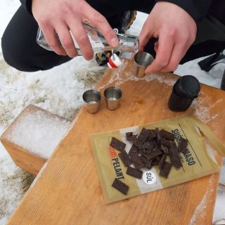 Dobrý den všem fanouškům našeho Sušeného masa 🌄 Po mrazivé noci, přišla kolegům svačina v podobě (domácí) slivovice a...