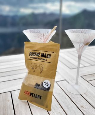 Hlásíme, že naše Sušené maso právě vystoupalo (v krosně) nad 3.000 m.n.m a obsadilo terasu u @iceq_soelden .. Je tam v...