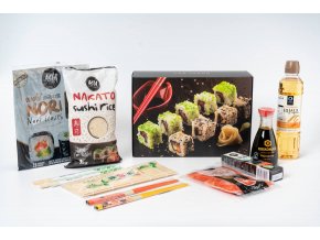 sushi set s ozdobnými hůlkami v dárkovém balení